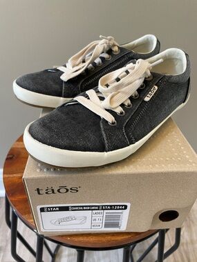 Taos Footwear Charcoal Canvas Low-Top Sneakers with Cream Laces